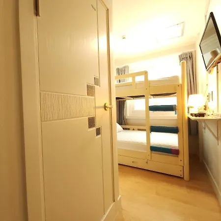 Oyo Myeongdong 5 Lodge Seoul Exterior photo